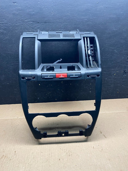 2008 to 2012 Land Rover LR2 OEM Center Dash Trim Bezel 6H52-014L09-AG O3643 DG0