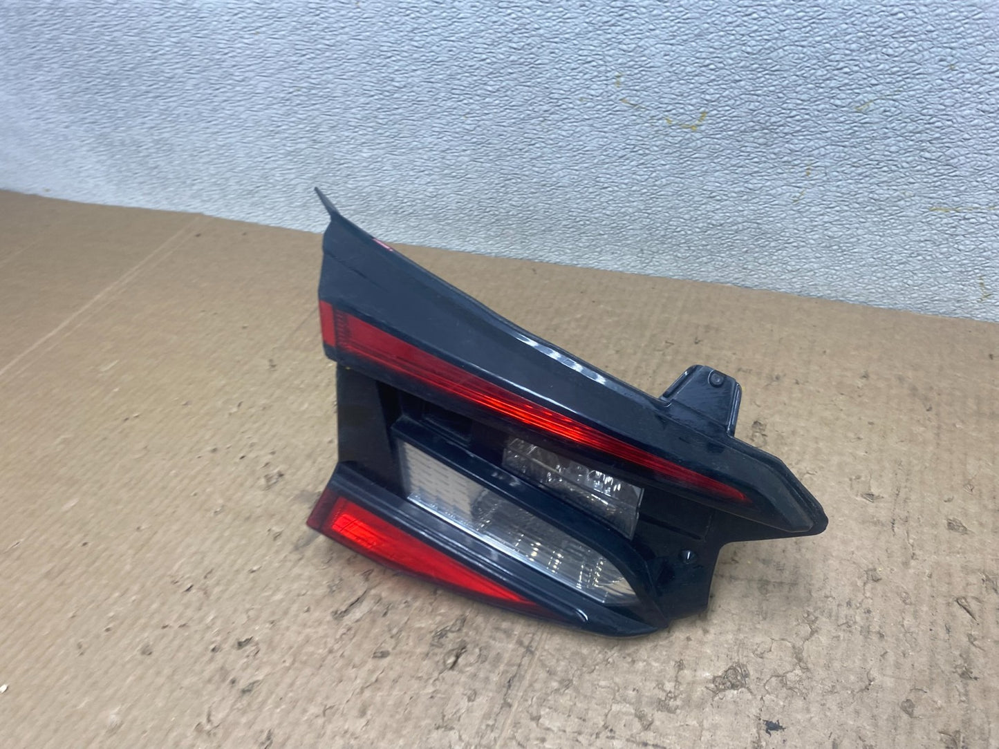 2024 to 2025 Subaru XV Crosstrek Left Driver LH Inner Tail Light Oem W7559 DW1