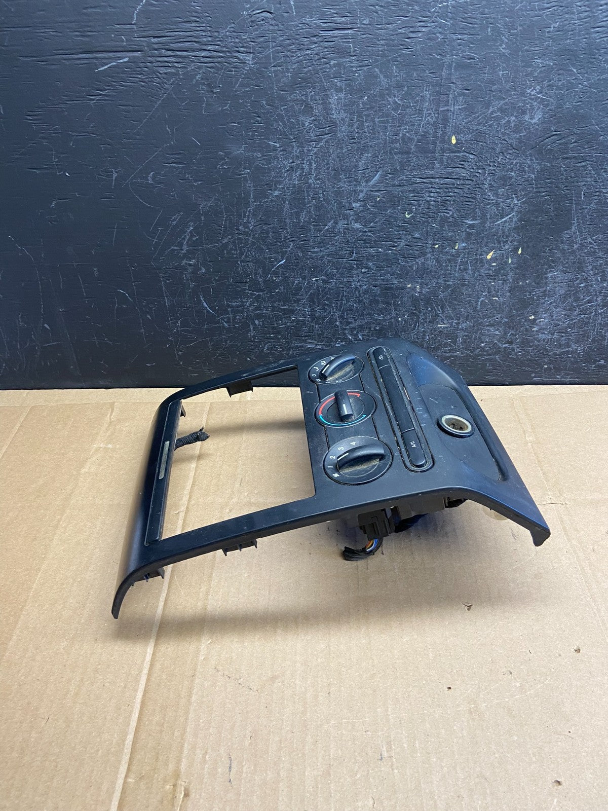 2004 to 2008 Ford F150 Radio Climate Dash Bezel Surround Black AD2091 DG1