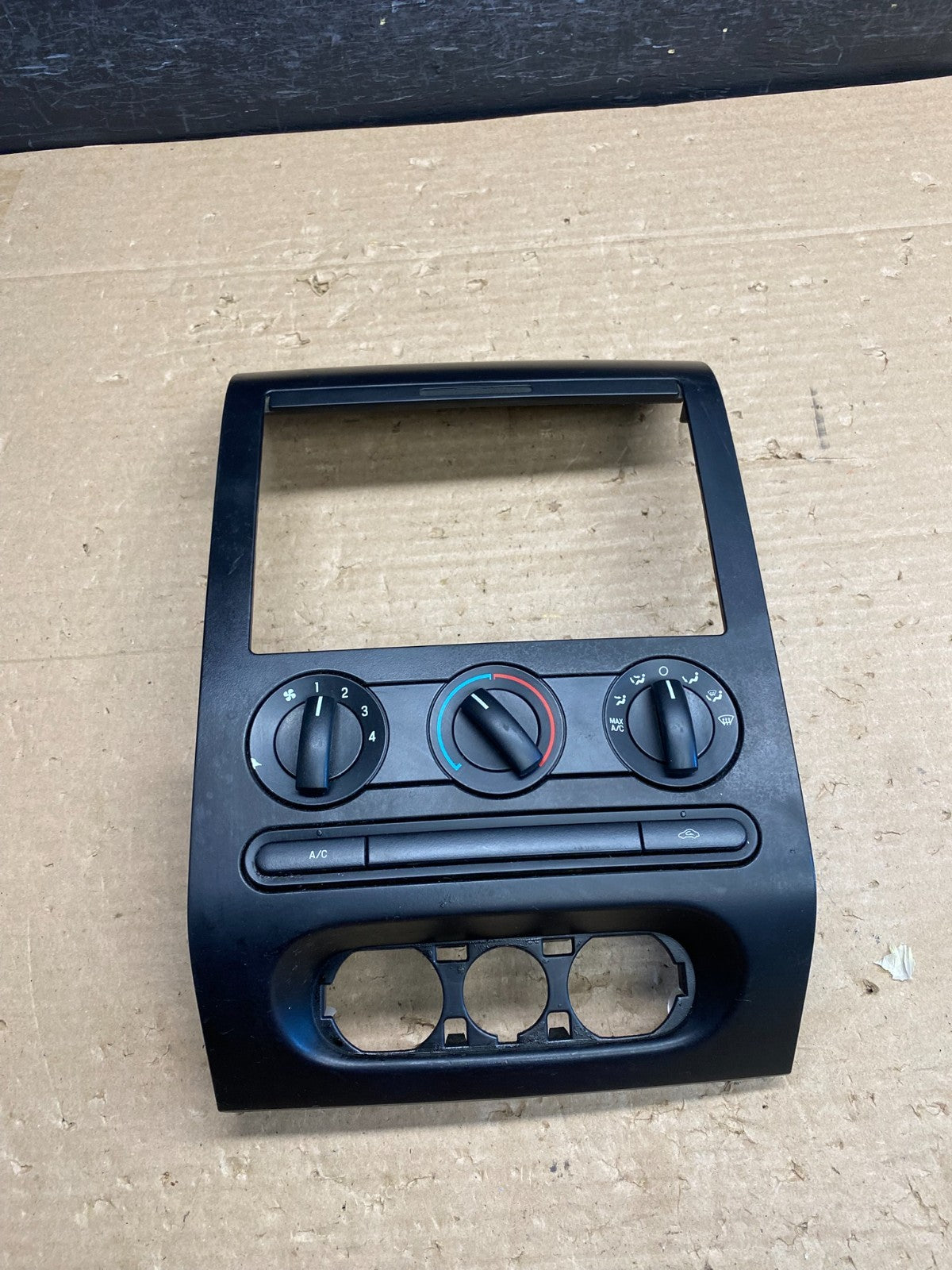 2004 to 2008 Ford F150 Radio Climate Dash Bezel Surround Black ag8361 DG0
