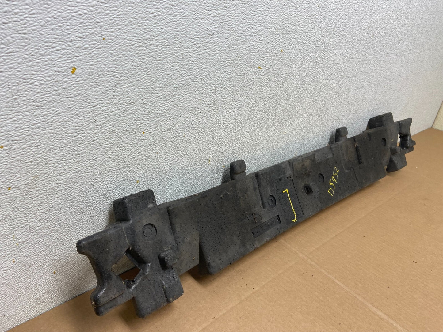 2001 2002 2003 2004 Volvo V70 XC70 Front Bumper Foam Impact Absorber D5952 DG15
