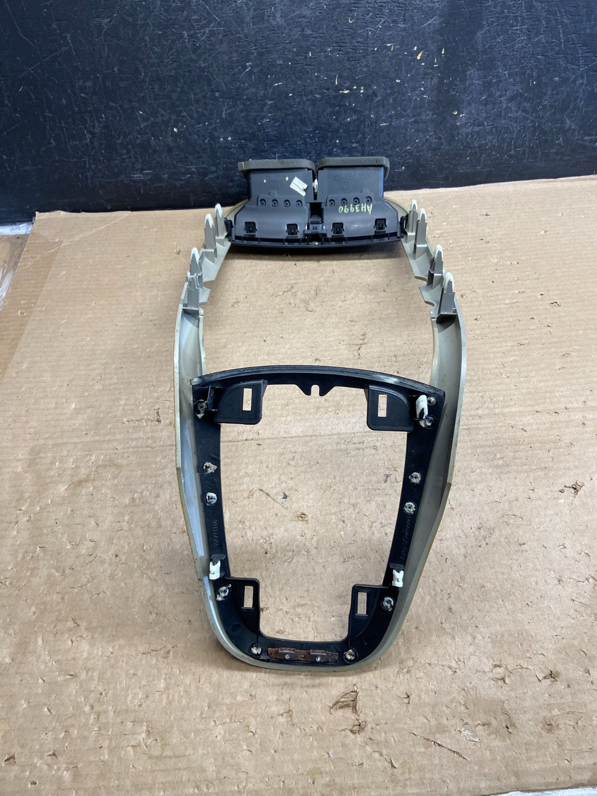 2013 to 2016 Chevrolet Malibu Dashboard Center Air Vent ah3990 DG4