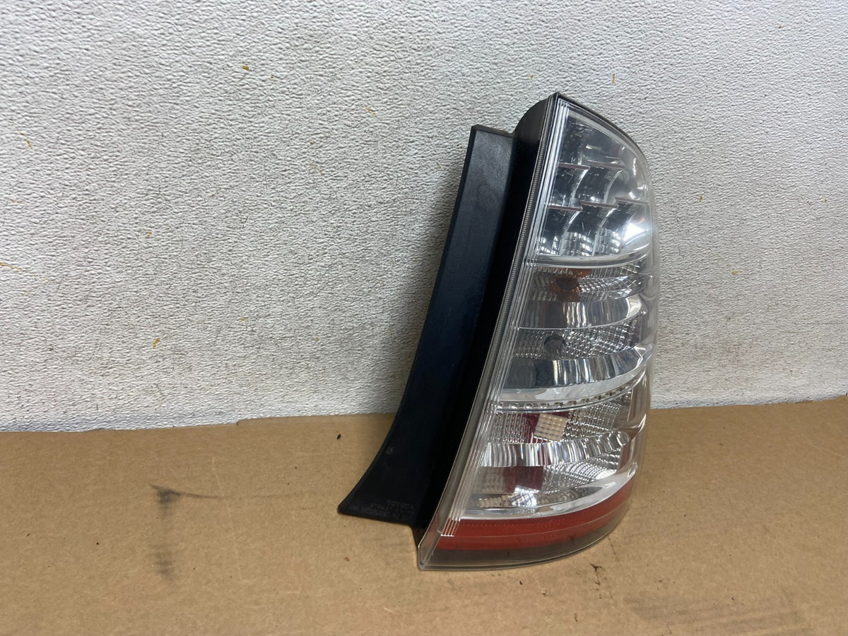 2006 to 2009 Toyota Prius Tail Light Right Passenger Side AH4429 DW1