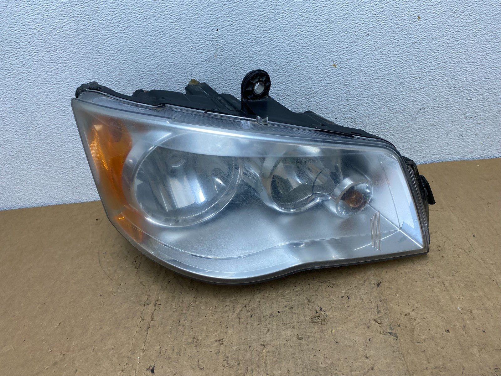 2011 to 2016 Chrysler Town and Country Right Passenger Headlight AD0655 DW0