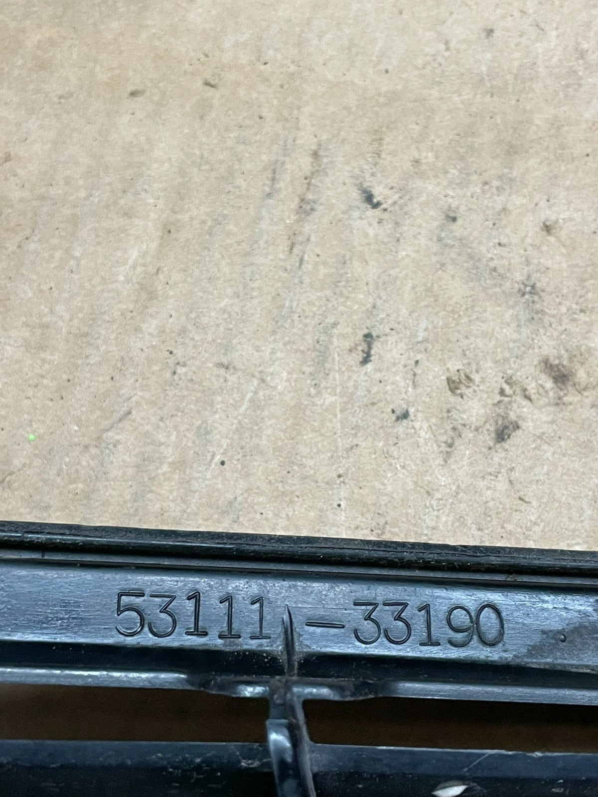 2004 Lexus ES330 Front Upper Grill Grille OEM  AA9123 DG7