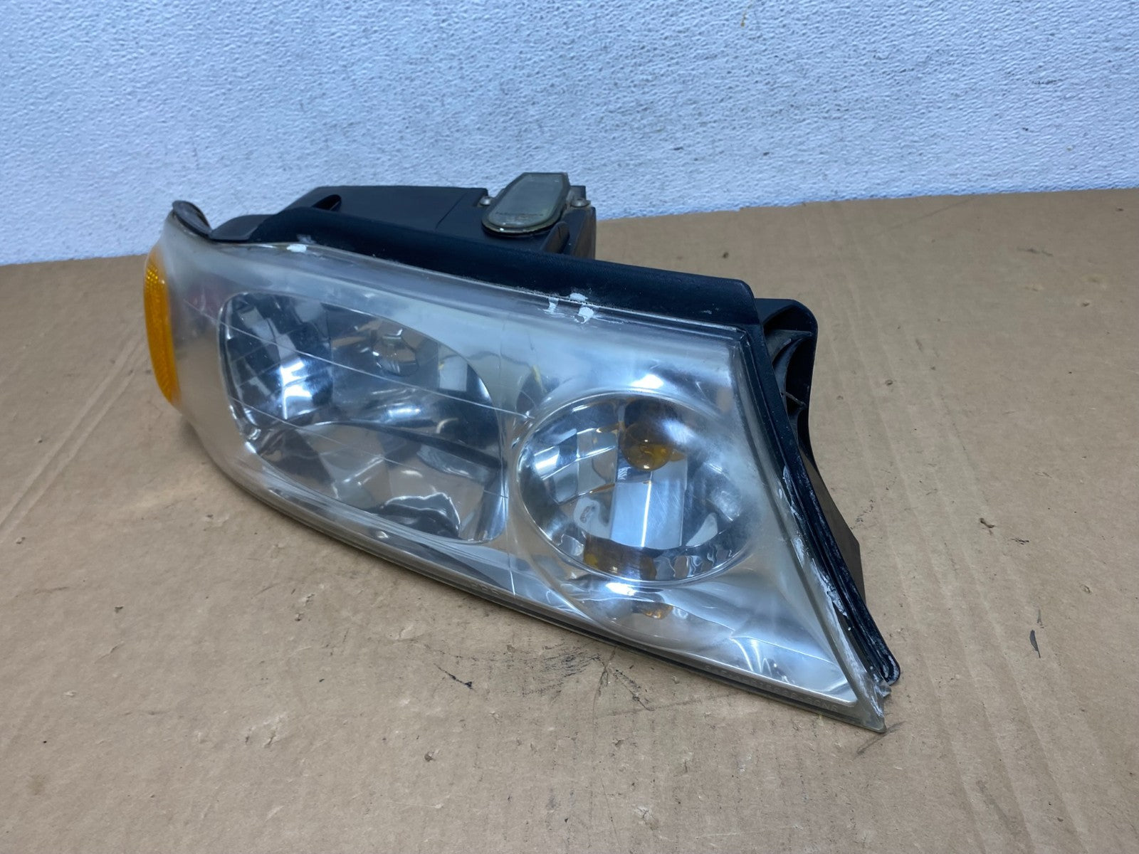 1998 to 2002 Lincoln Navigator Right Passenger Halogen Headlight AD2749 DW1