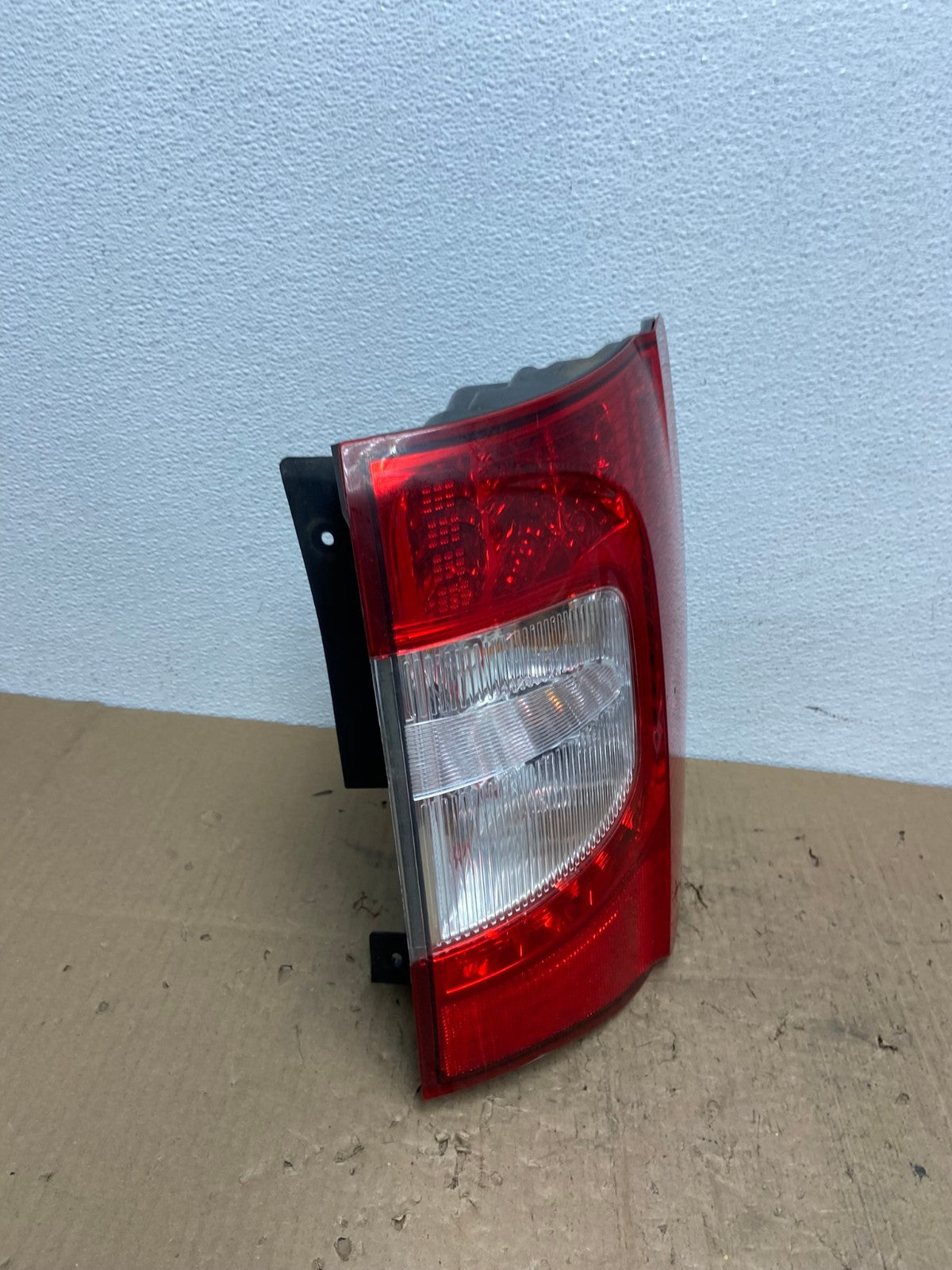 2011-2016 Chrysler Town and Country Right Passenger RH Tail Light AB8614 LK2