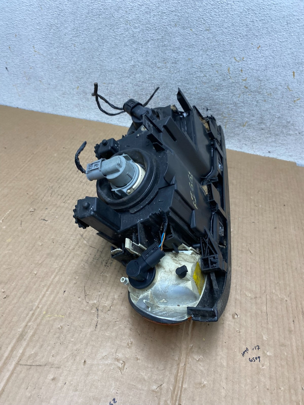 1999 - 2001 BMW E46 3-Series Left Driver LH Halogen Headlight AI6620 DW9
