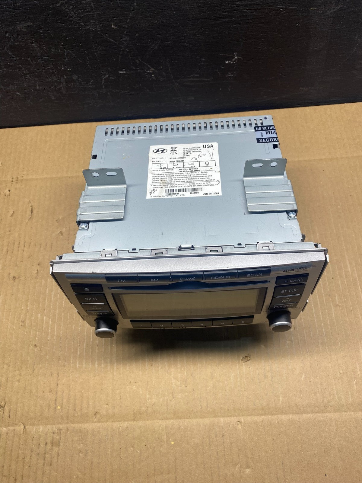 2007 to 2009 Hyundai Santa Fe AM/FM Radio CD Player AD1486 DG3