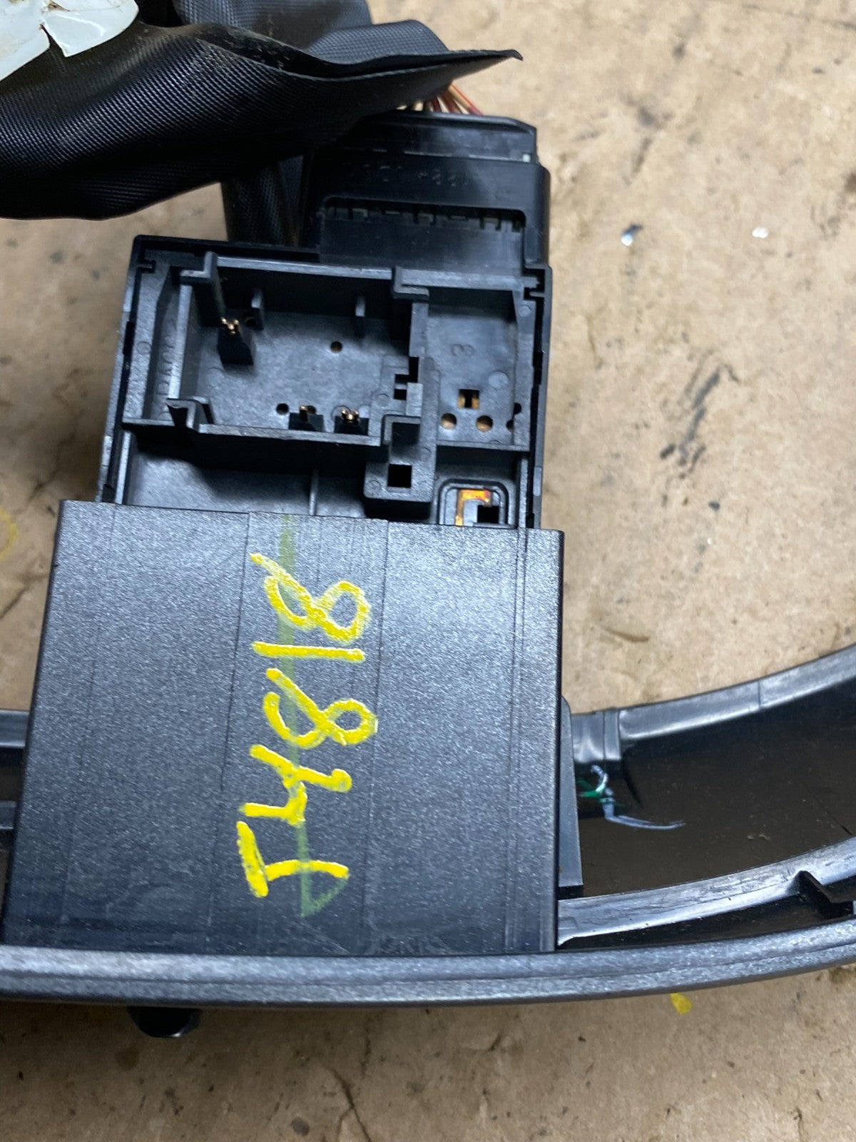 2004 to 2010 Toyota Sienna Right Side Radio Switches Bezel Trim T4818 DG5