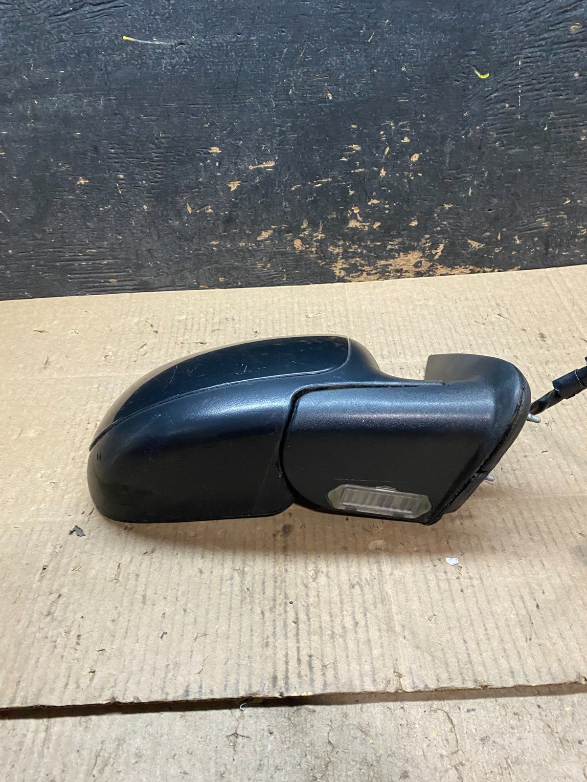 2003-2006 Chevrolet Tahoe Suburban Right Passenger Turn Door Mirror OEM x9690 DG3
