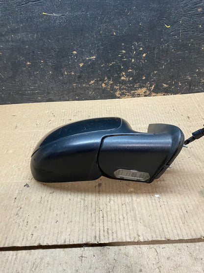 2003-2006 Chevrolet Tahoe Suburban Right Passenger Turn Door Mirror OEM x9690 DG3