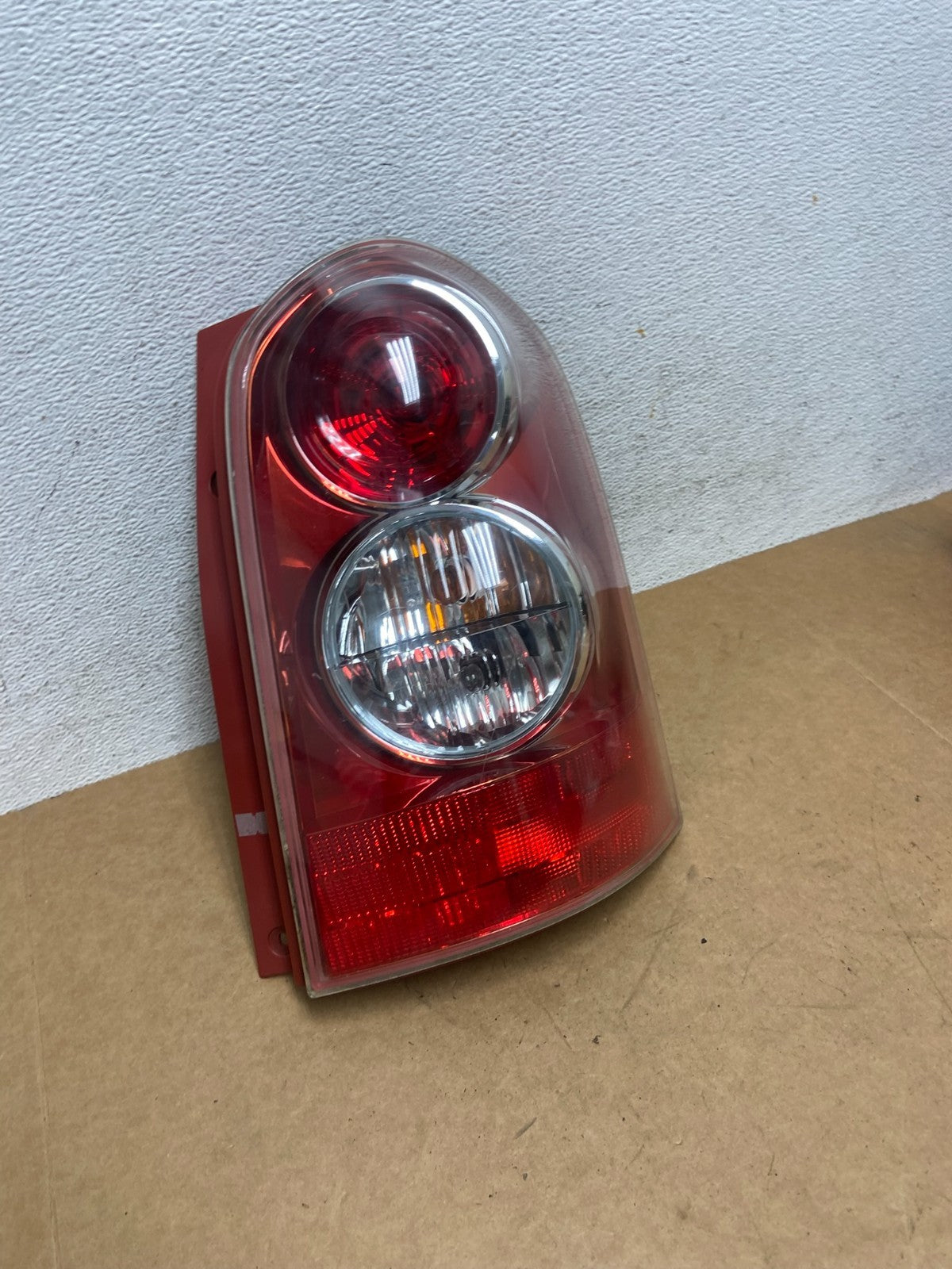 2004 to 2006 Mazda Mpv Right Passenger Side Tail Light AE2975 DG2