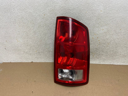 2002 to 2006 Dodge Ram 1500 Right passenger Rh side Tail Light AH4367 LK0