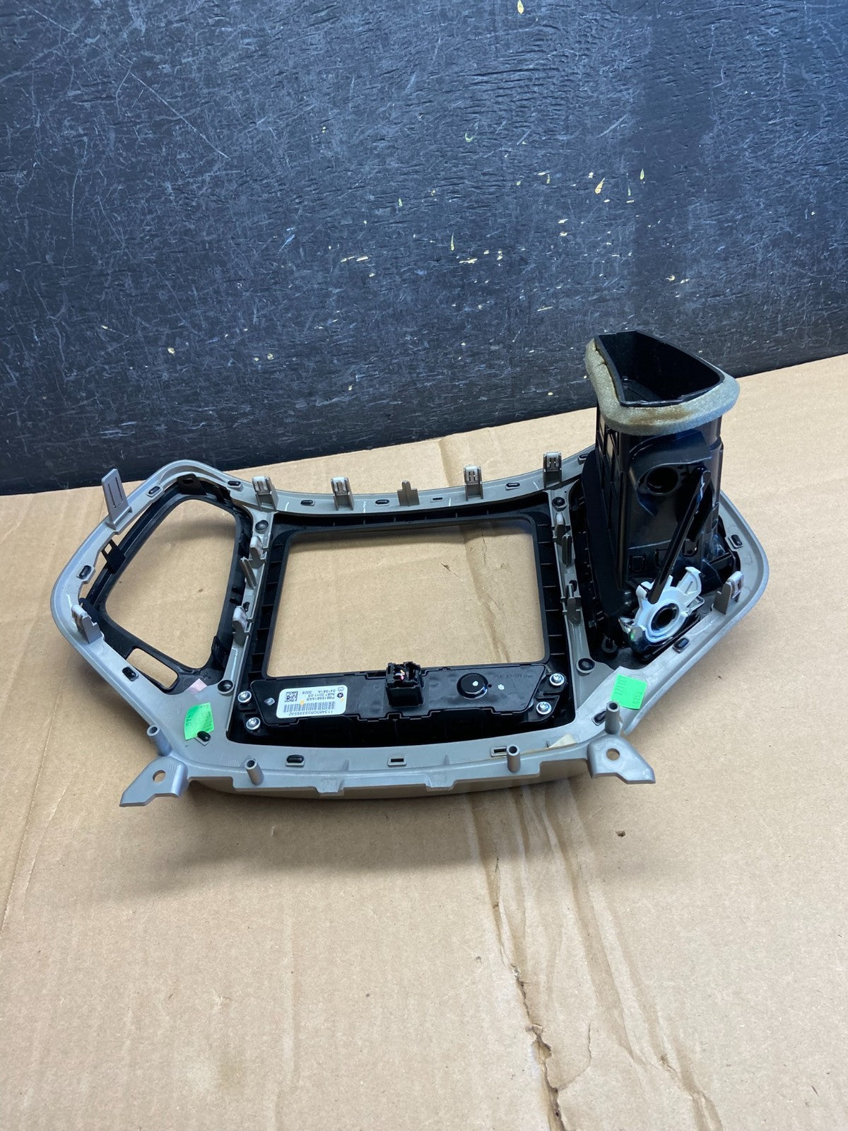 2014 to 2020 Jeep Cherokee Center Radio Climate Control Vent Bezel AI5969 DG3