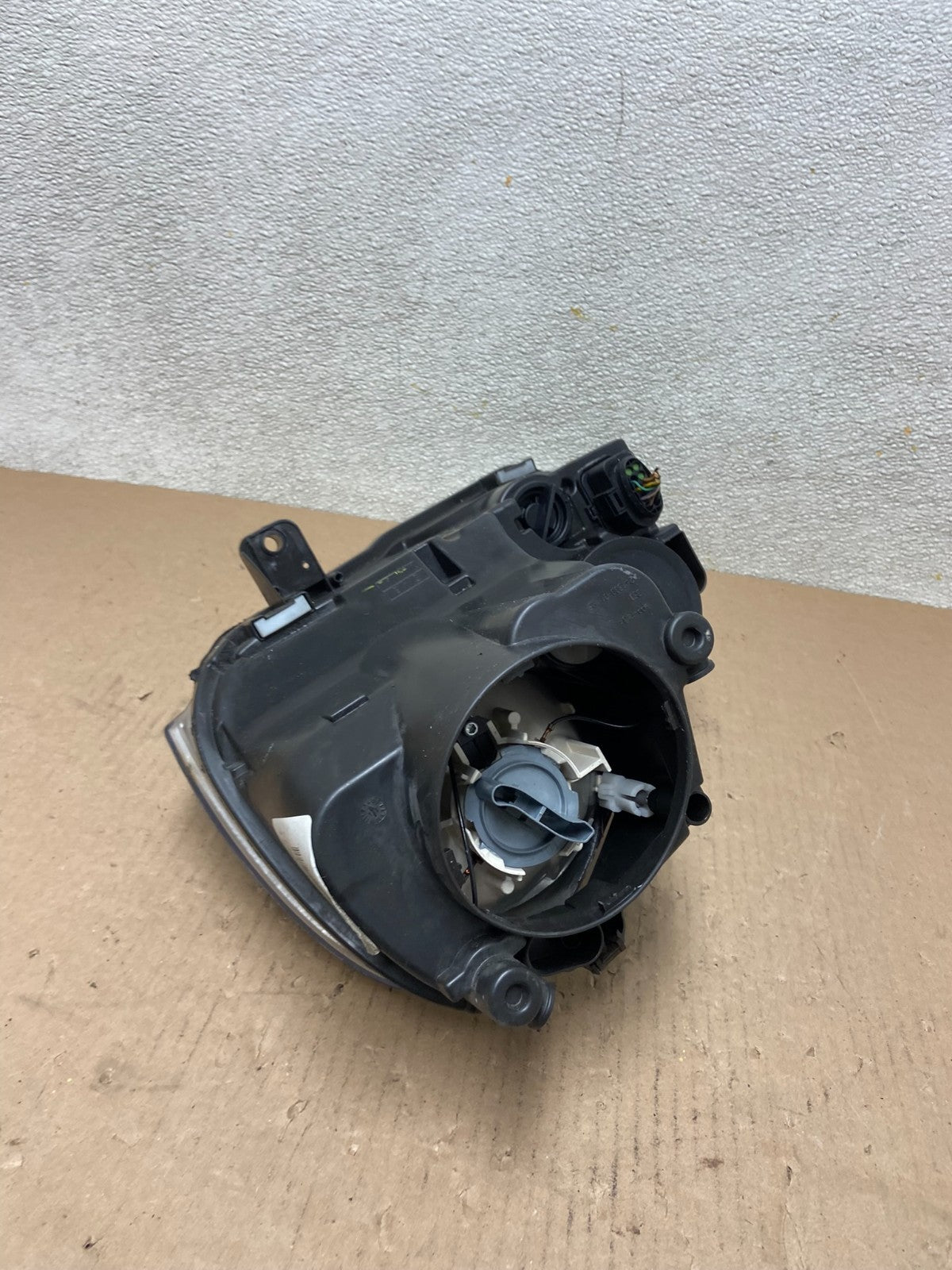 2005 - 2010 Volkswagen Jetta Right Passenger RH Side Headlight Halogen AB6022 DW6