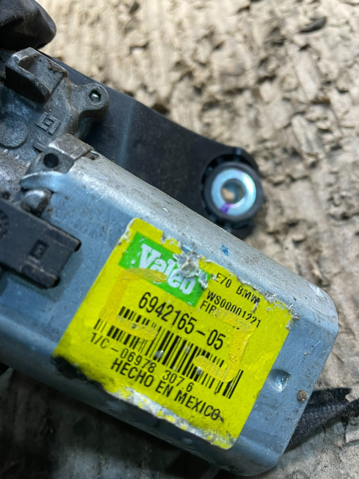2007 to 2013 BMW X5 E70 Rear Windshield Wiper Motor OEM X9834 DG6