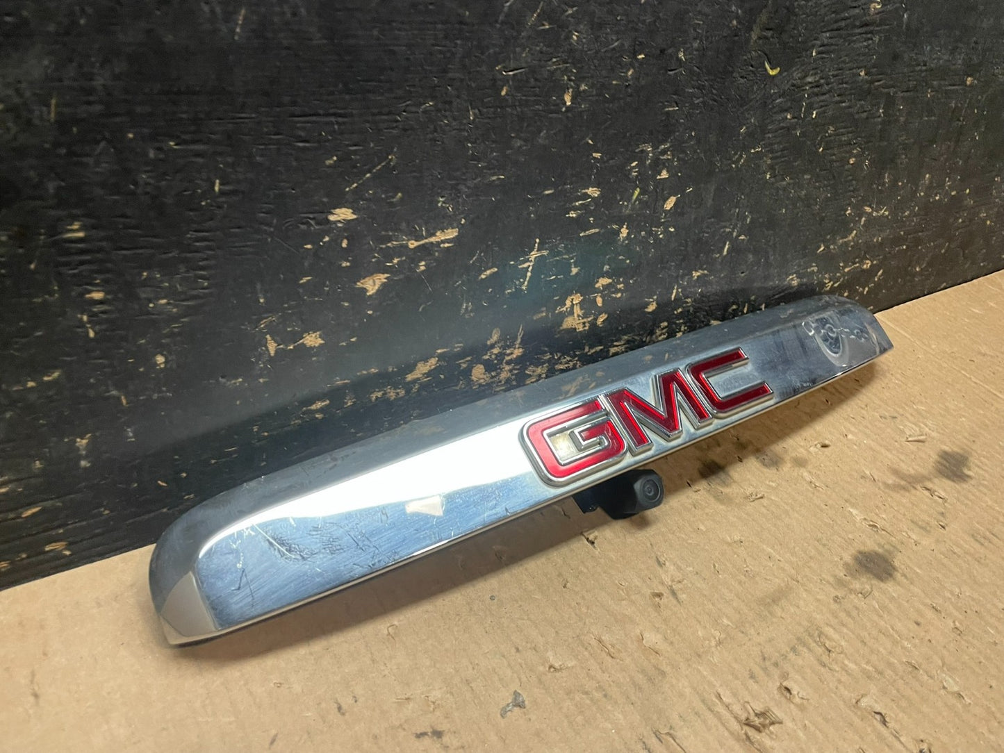 2007-2012 GMC Acadia Chrome Tailgate Rear Finish Molding Backup W/O Camera z32841