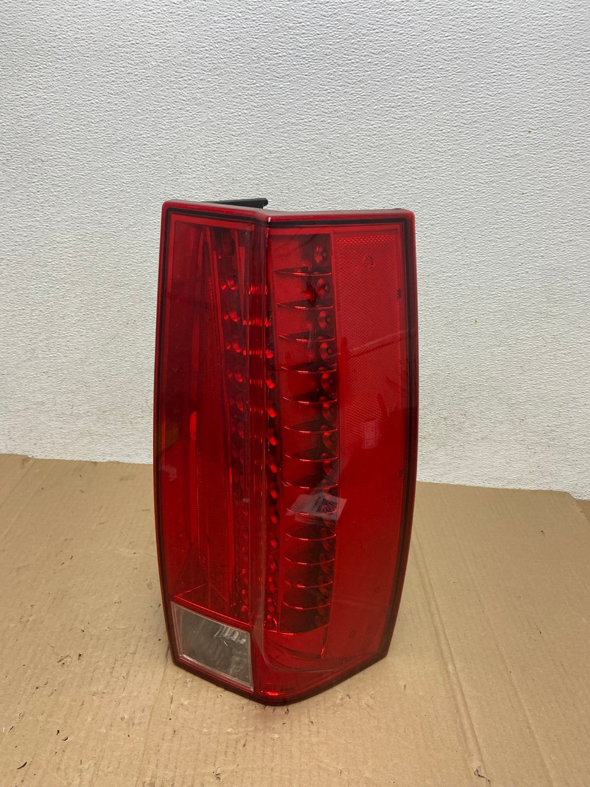 2007 to 2014 Cadillac Escalade Right Passenger RH Side Tail Light AE8957 LK0