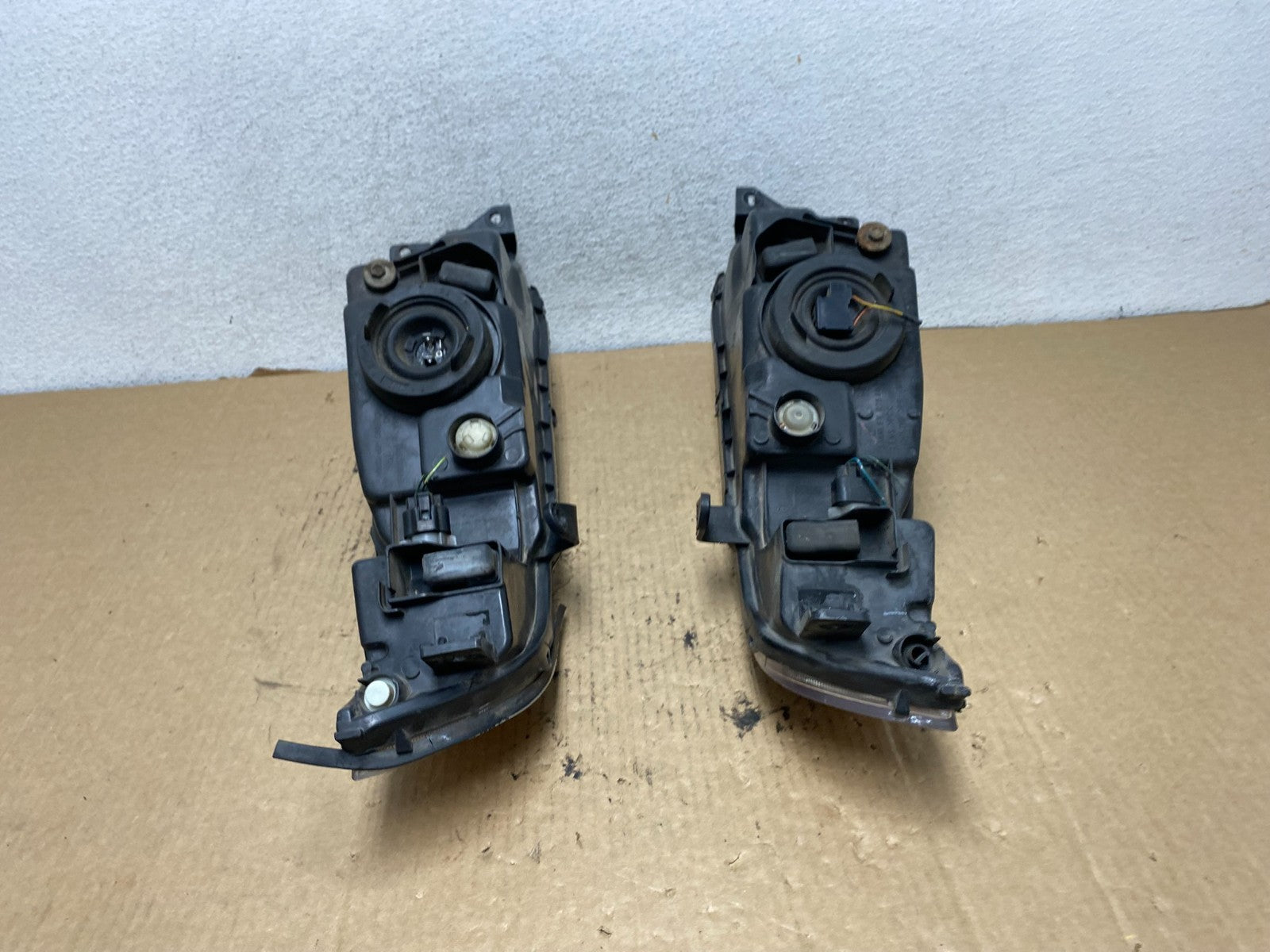 2002 to 2003 Mitsubishi Galant Left+Right Side Headlights AG2161 DW6