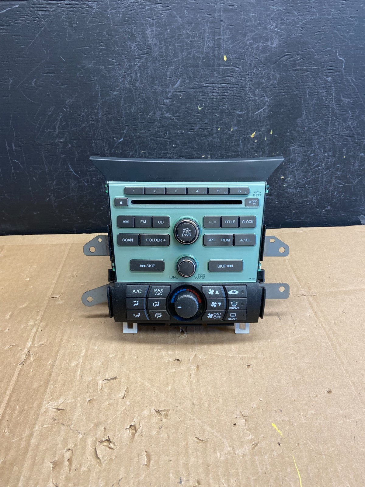 2009 to 2011 Honda Pilot AM FM CD Audio Radio Player Climate Control AD2171 DG0