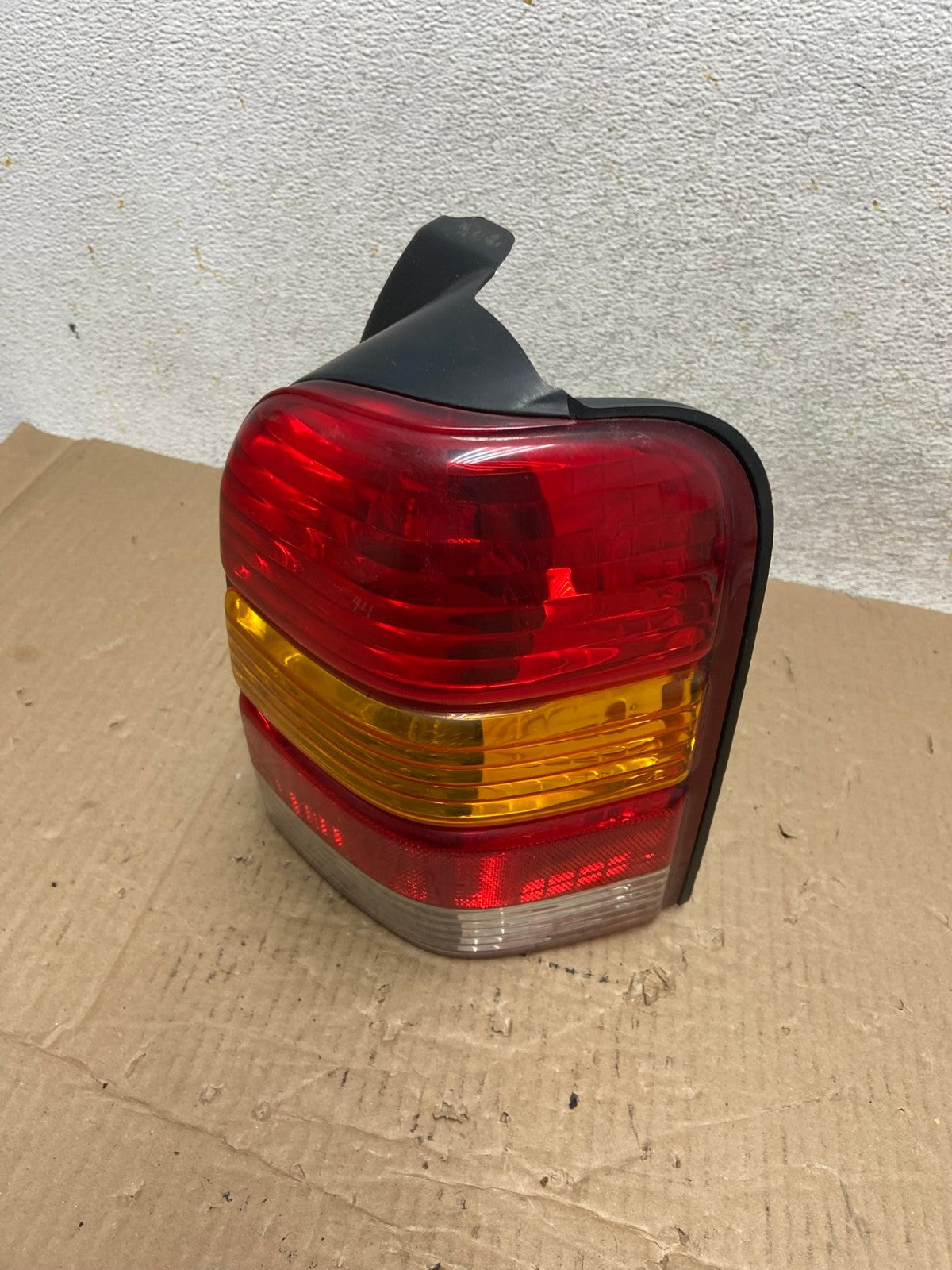 2001 to 2007 Ford Escape Right Passenger RH Side Tail Light AI1246 LK0