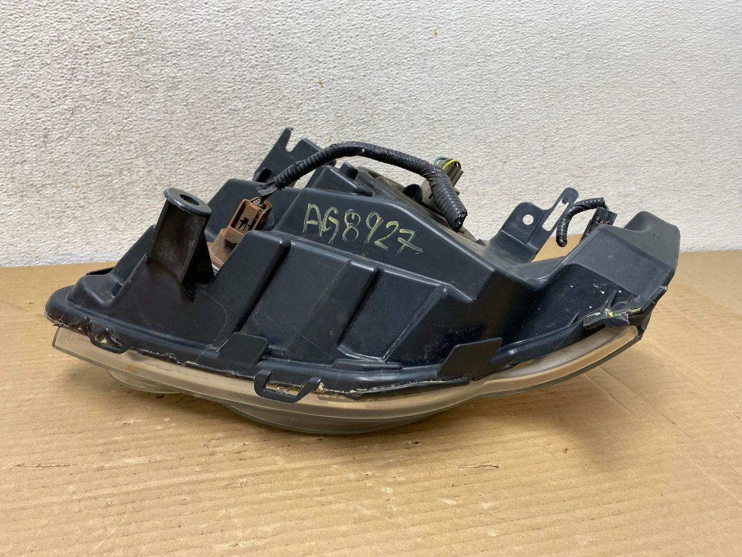 2008 to 2012 Ford Escape Headlight Right Passenger RH Side Halogen AG8927 DW8