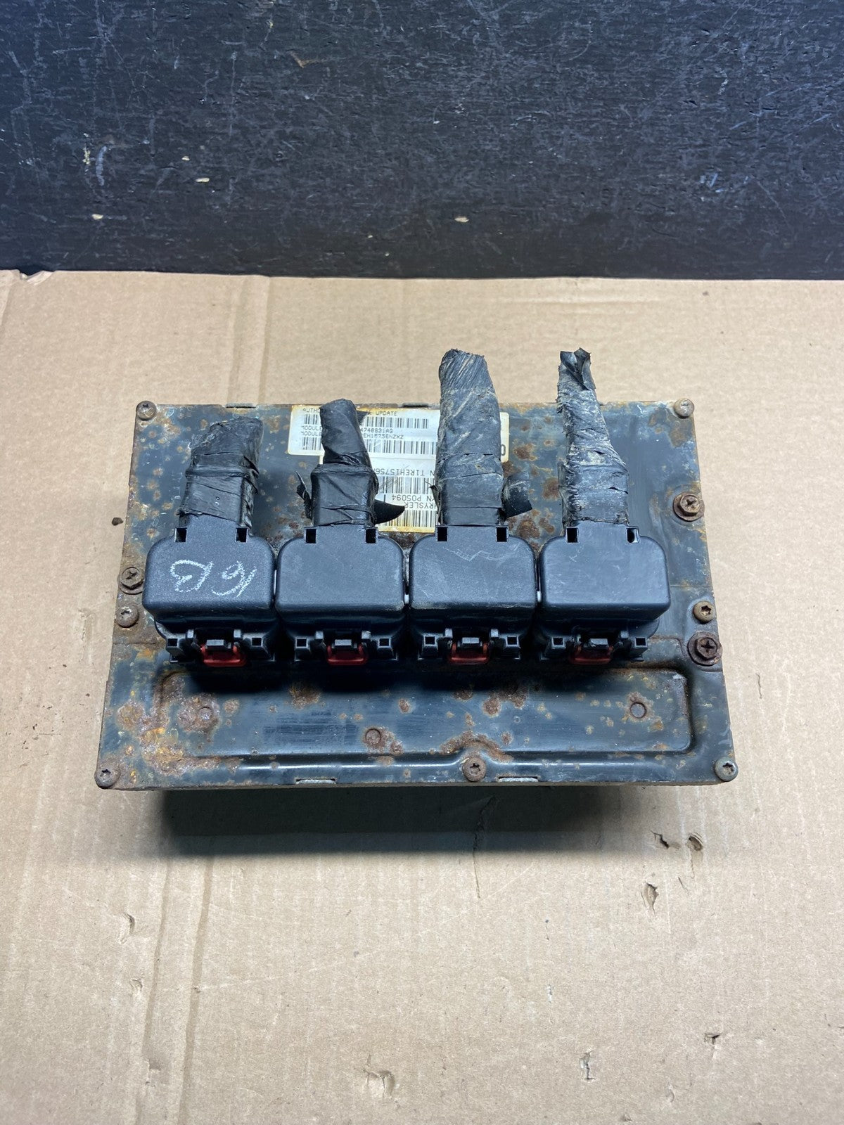 2005 Chrysler Caravan 3.3L Engine Control Unit ECU Module AE2286 DW0
