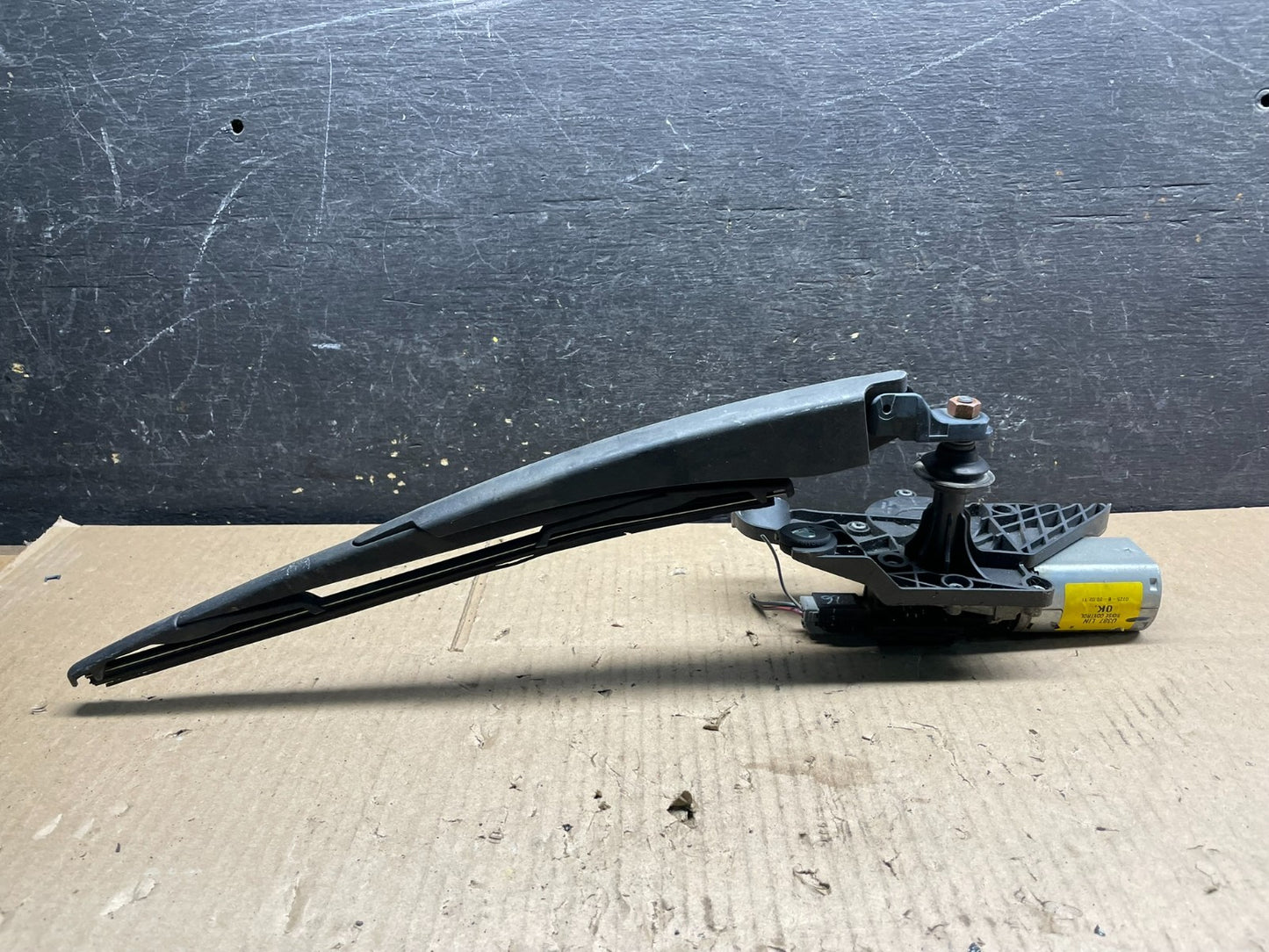 2011 to 2014 Ford Edge Licnoln MKX Rear Windshield Wiper Motor OEM V8833 DG3