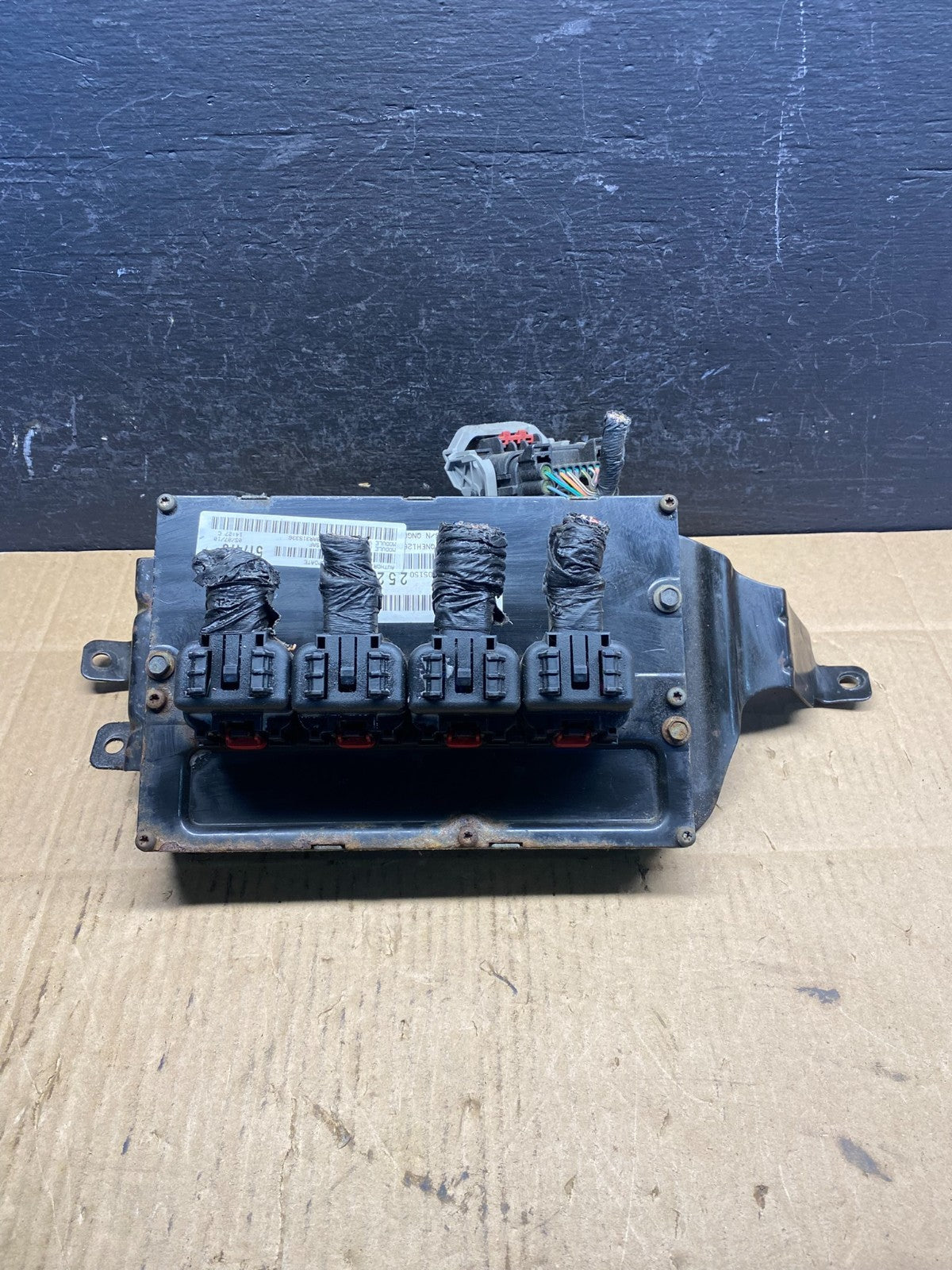 2010 Dodge Caravan Town & Country Engine Computer ECU AD5118 DG0