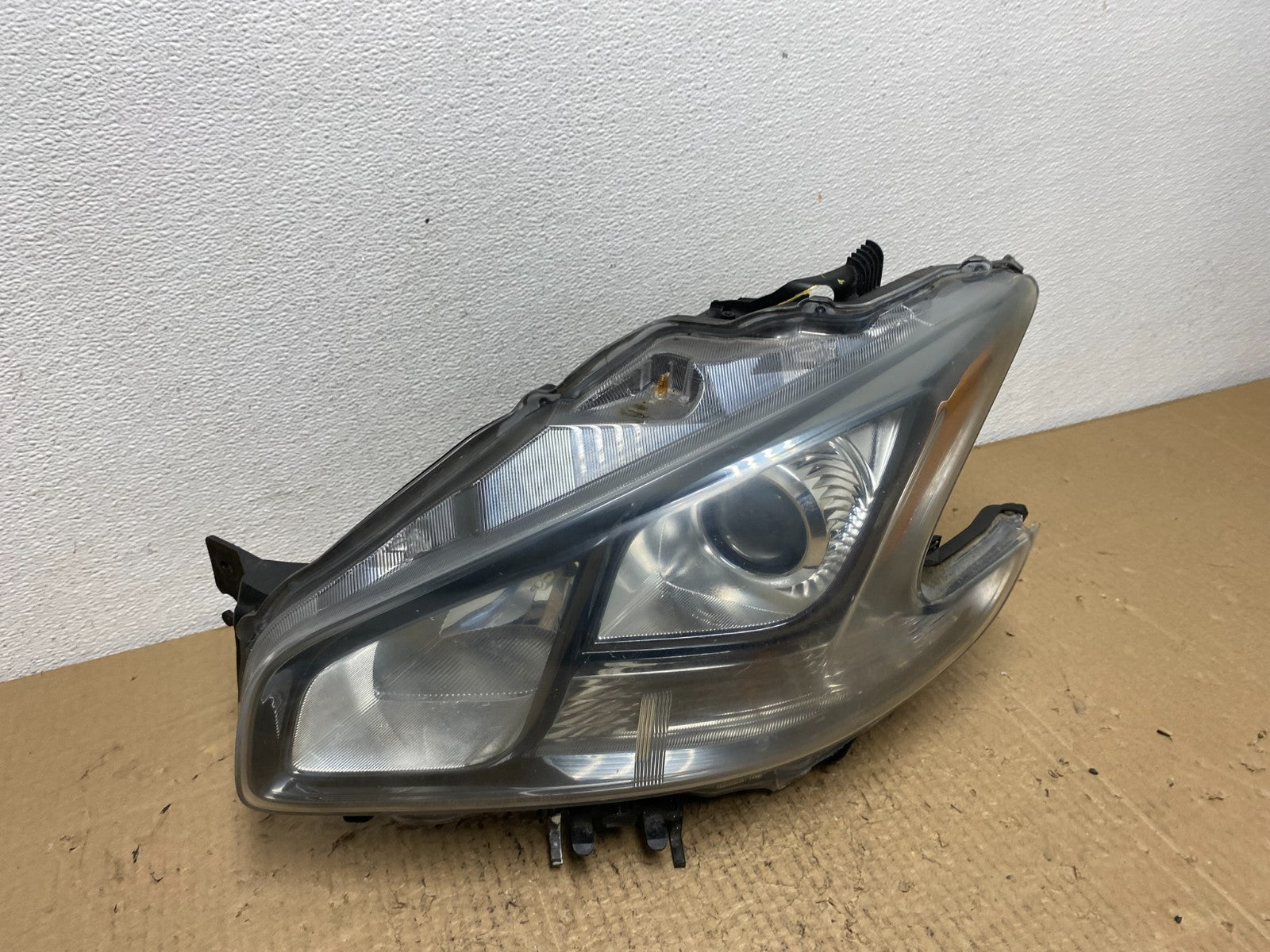 2009-2014 Nissan Maxima Headlight Left Driver Side Xenon HID OEM AC4132 DW2