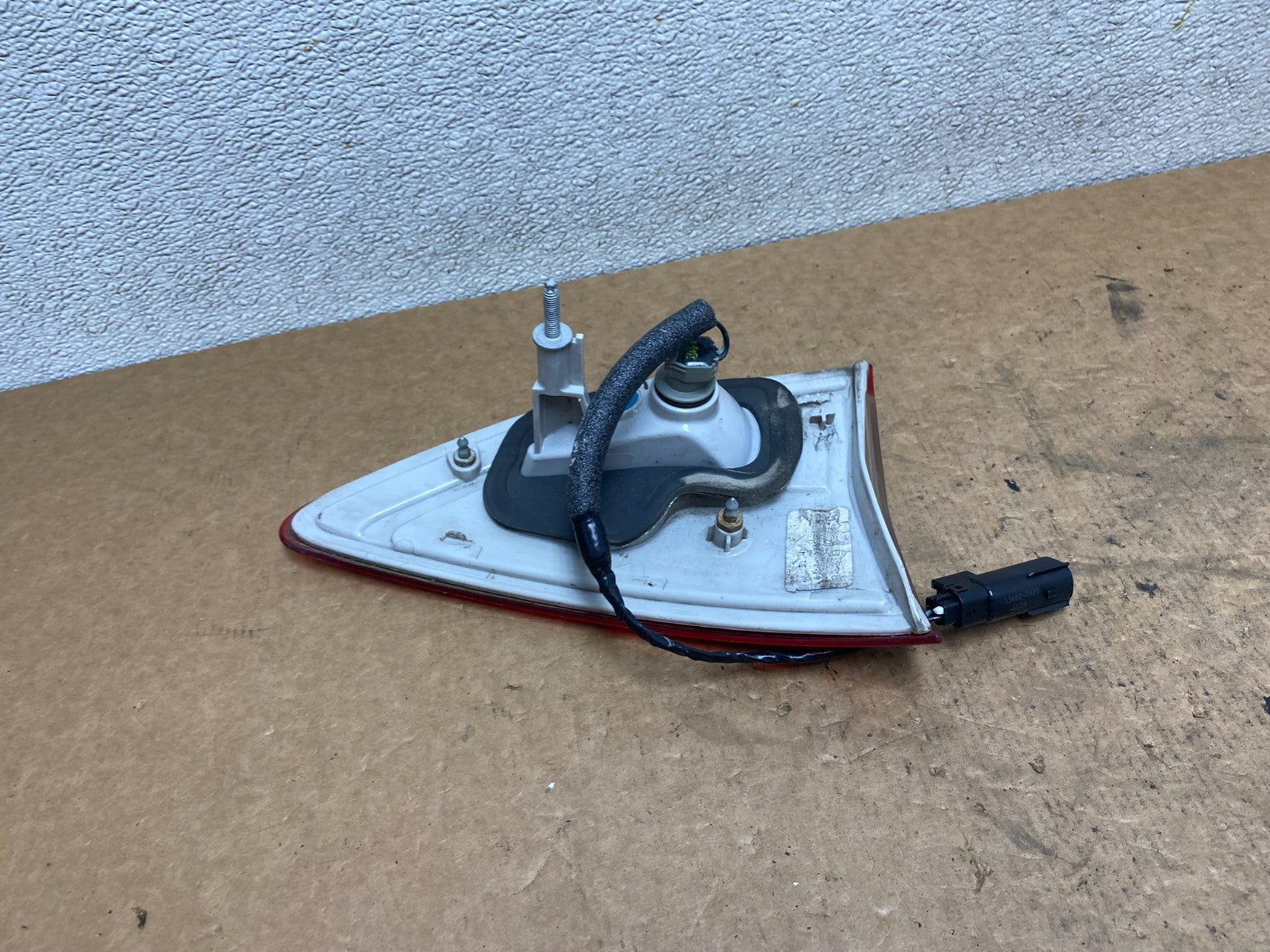 2013 to 2016 Ford Escape Right Passenger RH Side Inner Tail Light OEM S7169 DW5