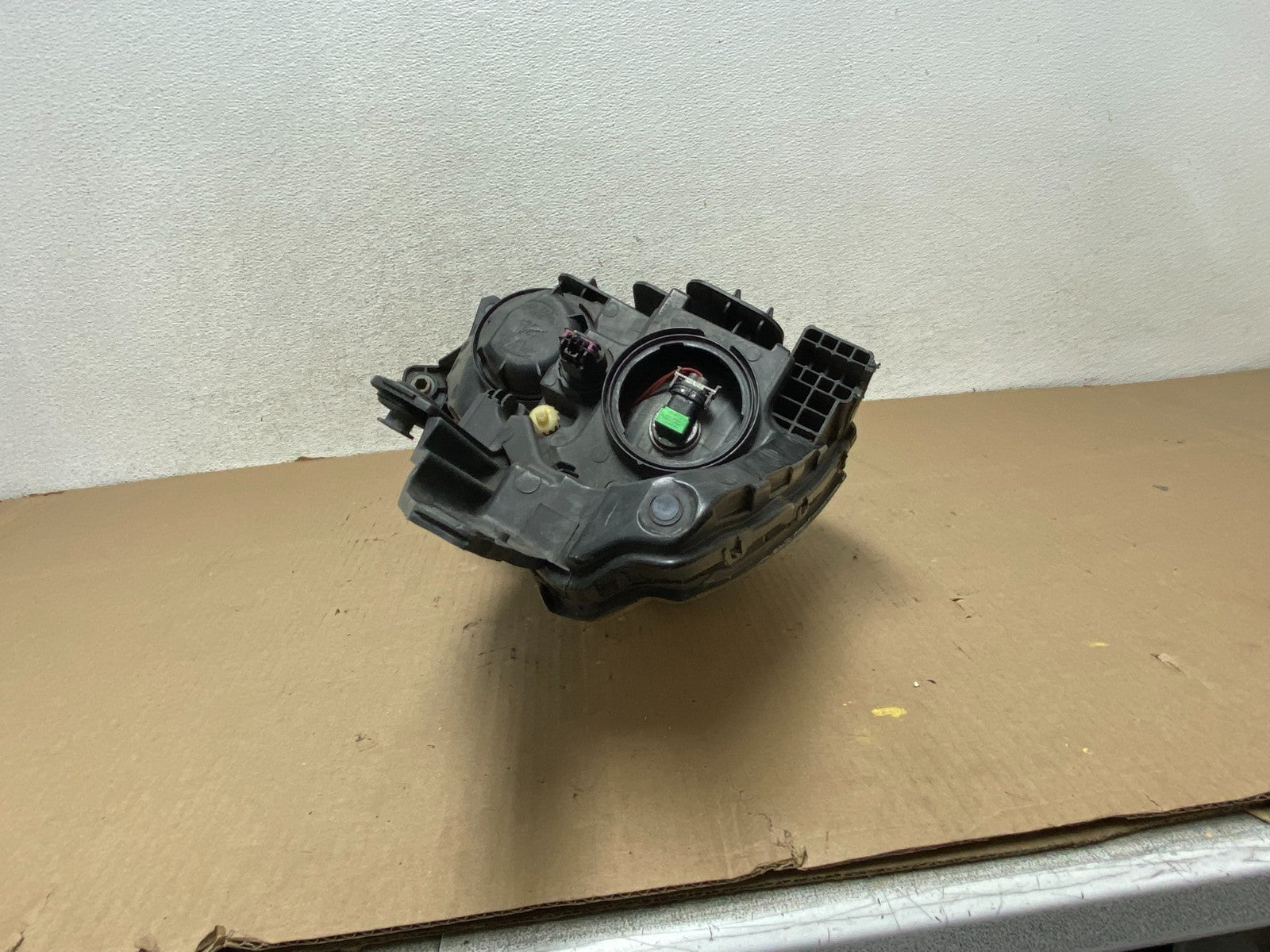2009 to 2012 Chevrolet Traverse Left Driver Side Halogen Headlight AG7908 DW9
