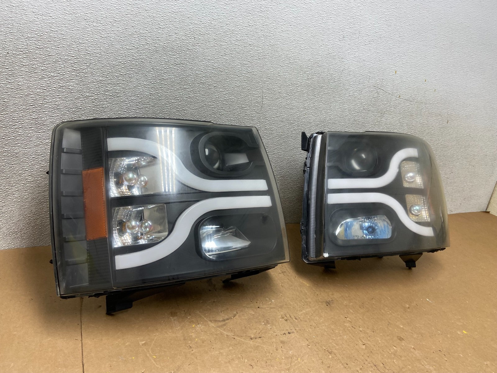 2007 to 2014 Chevrolet Silverado Left+Right Side Headlights Z7065 DG2