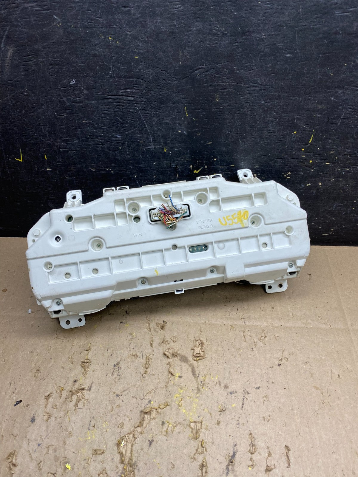 2004 2005 Toyota Sienna Speedometer Cluster Gauge U5570 DG5