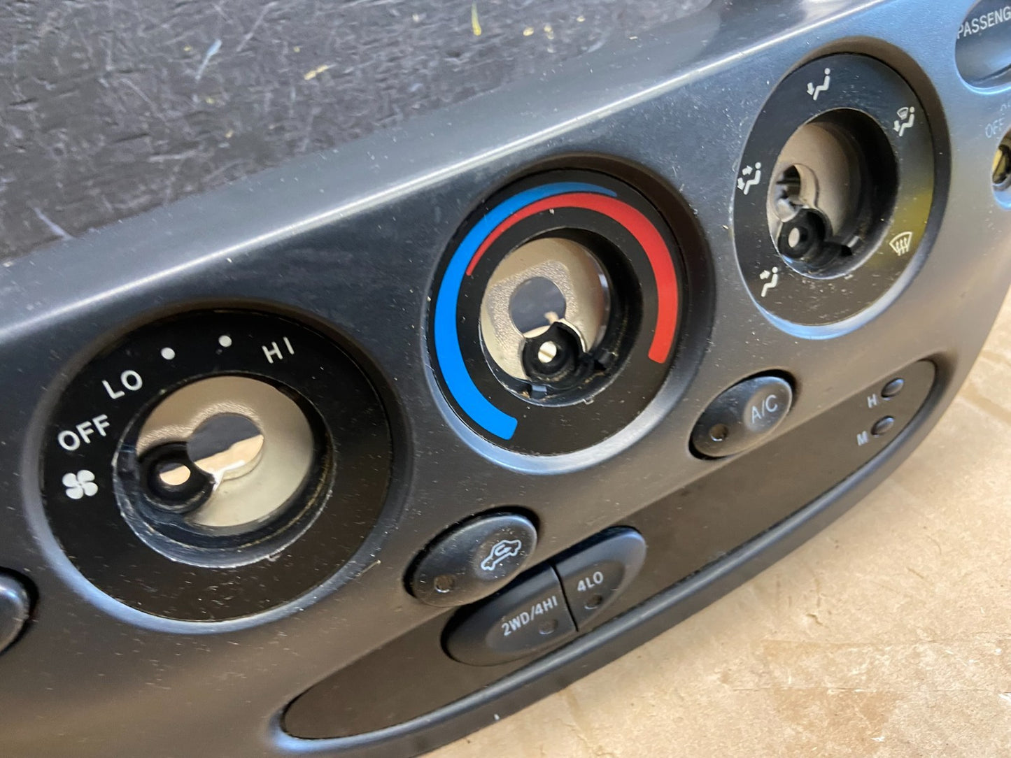 2003 2004 Toyota Tundra Climate Control Panel Radio Bezel AD7234 DG1