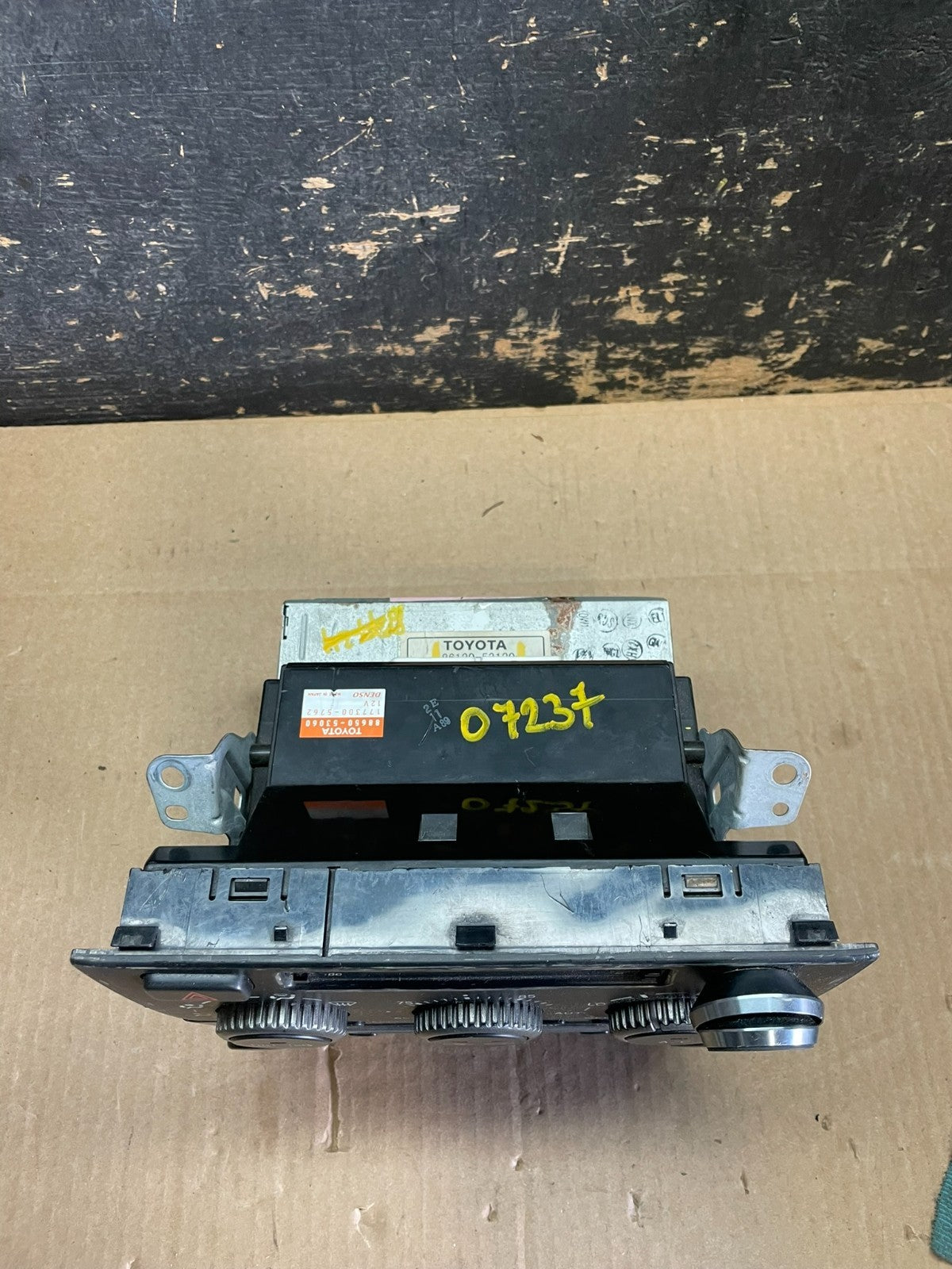 2002 2003 04 05 Lexus IS300 Radio CD Player Cassette Climate Control AB3036 DG4