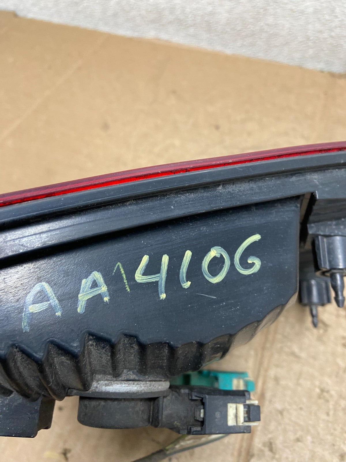 NO LED 2009-2011 Dodge Journey Right Passenger side Tail Light Inner Oem AA41067