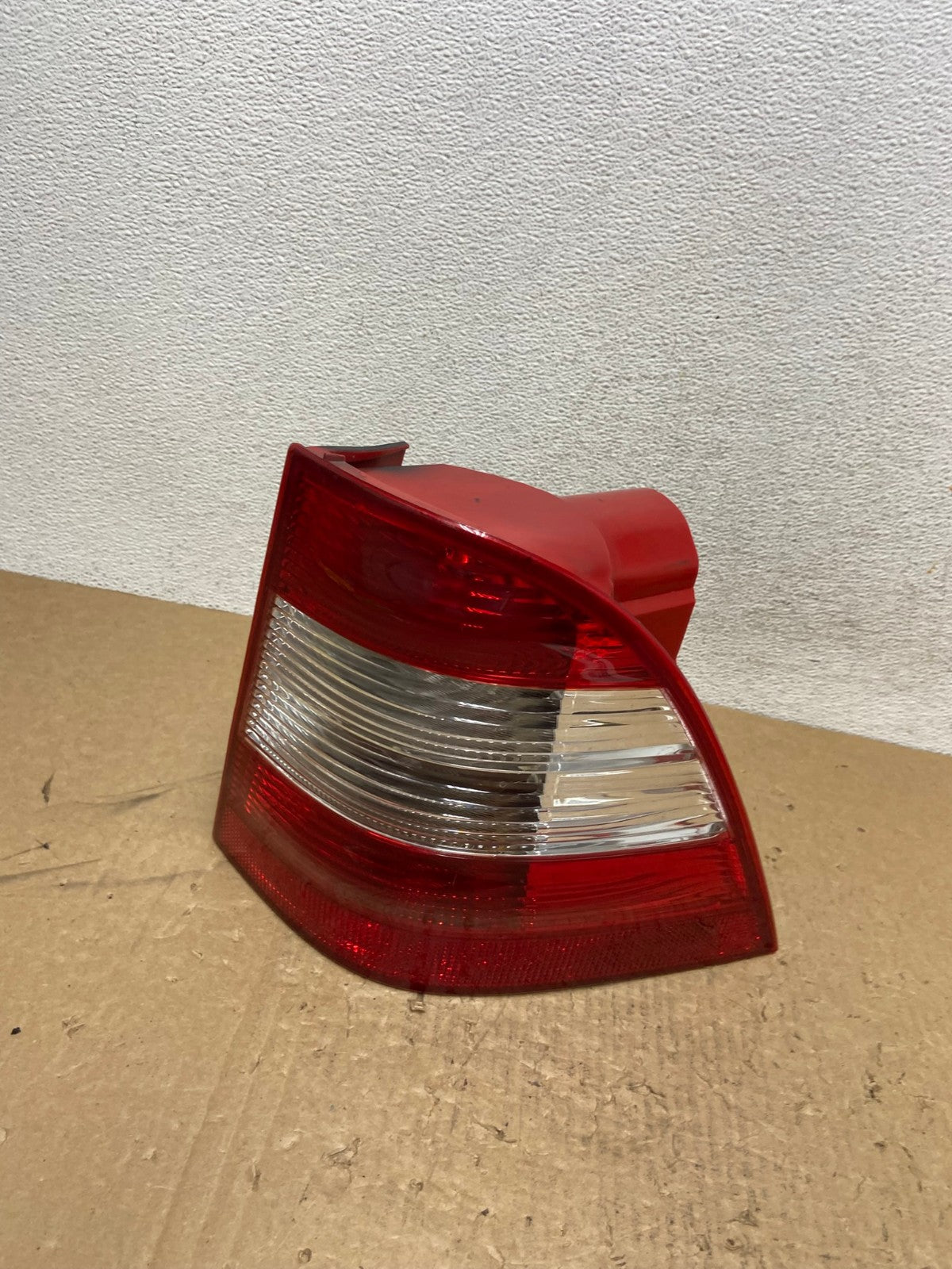 2002-2005 Mercedes ML 350 Ml-Class Right Passenger Rh Side Tail Light AG1189 LK0