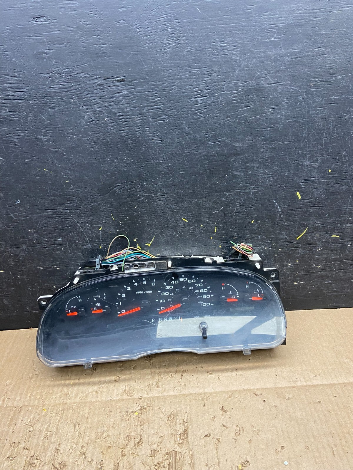 2006 Ford E350 Gauge Speedometer Cluster OEM v7785 DG0