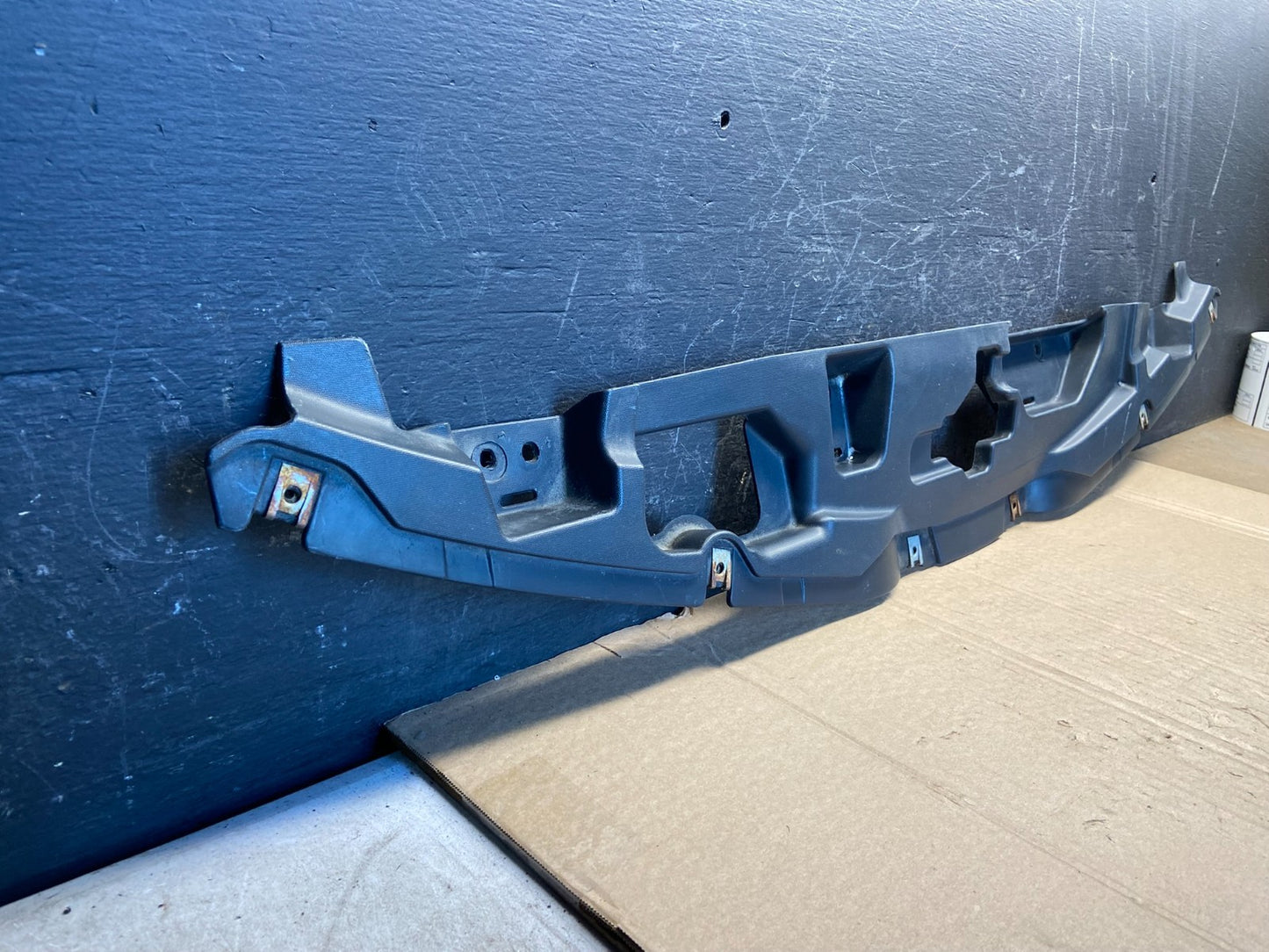 2010-2012 Lincoln MKZ Radiator Cover Upper Grille Support Deflector AE2344 DG2