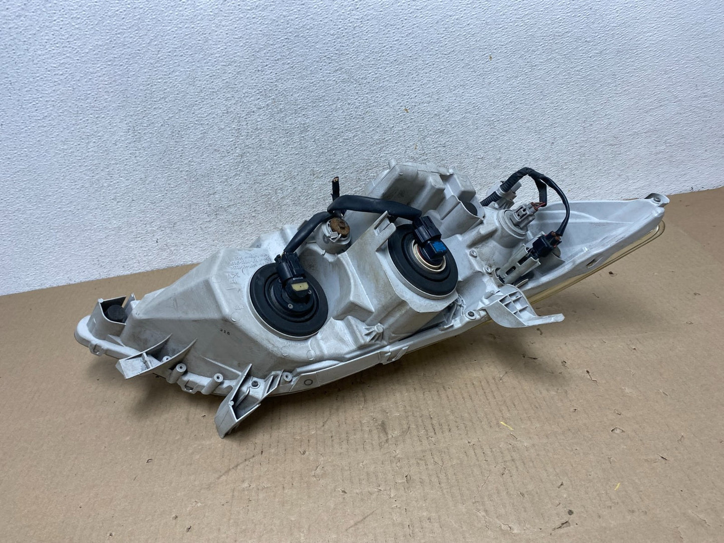 2010 - 2011 Toyota Camry Left Driver LH Halogen Headlight AG5921 DW5
