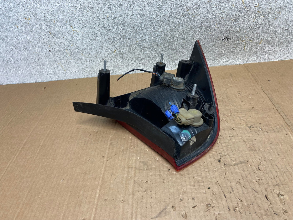 2005 2006 2007 Ford Focus Sedan Right Passenger Tail Light AI5526 LK4