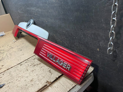 1999 to 2002 Mercury Villager Trunk Lid Center Tail Light  V9566 DG1