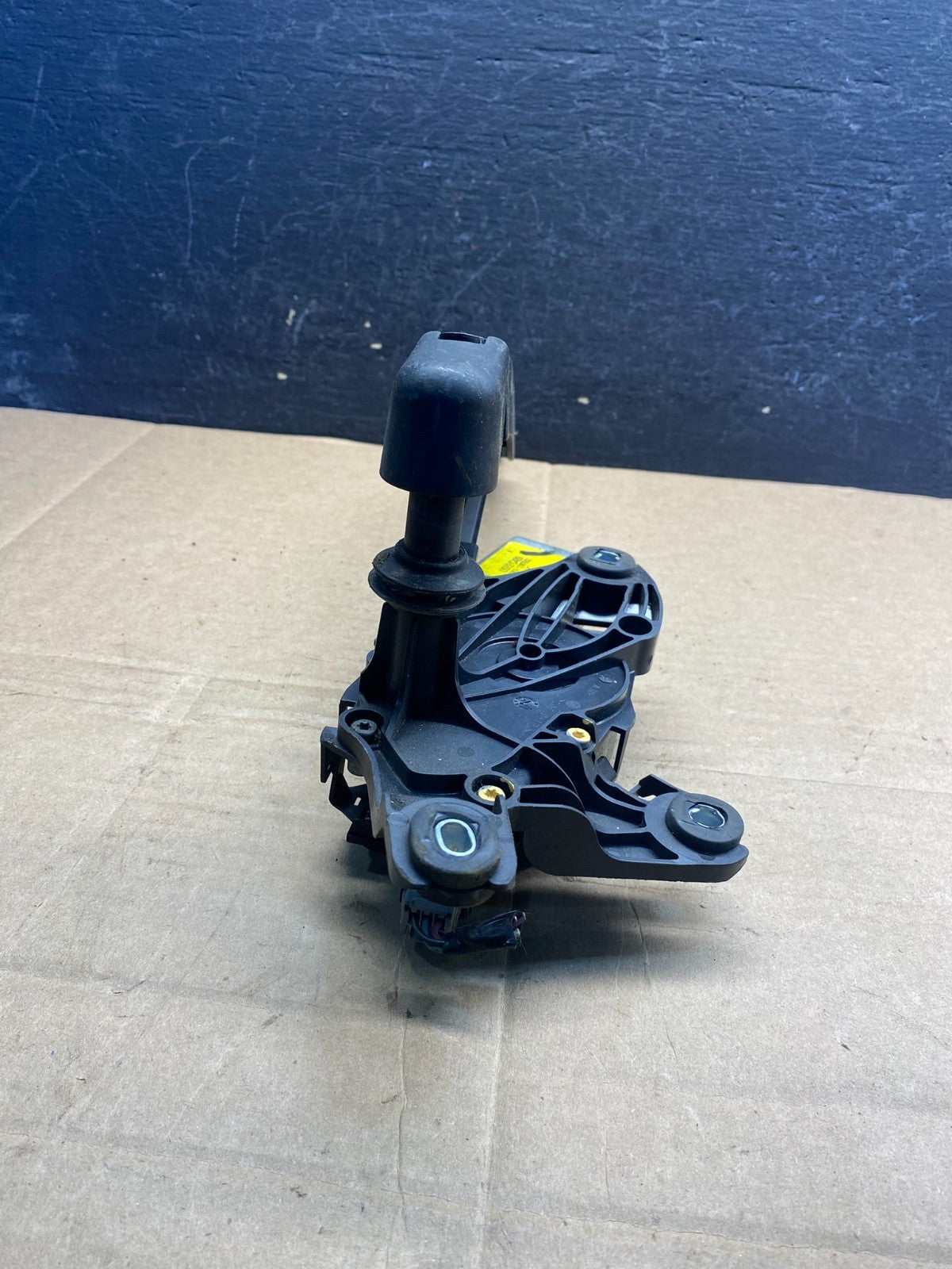 2011 to 2019 Ford Explorer Rear Windshield Wiper Motor AE8241 DG4