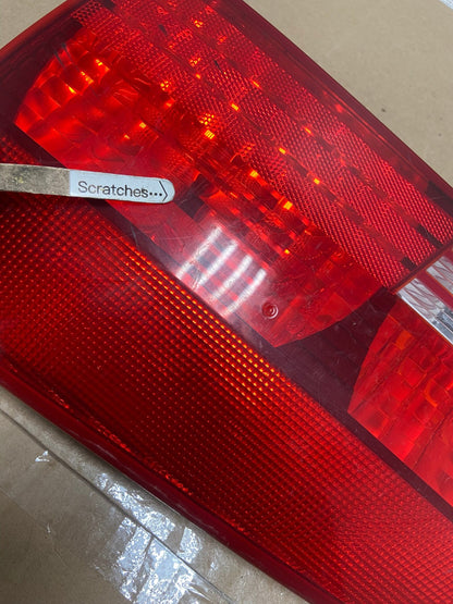 2004-2005 Toyota Sienna Right Passenger RH Side Inner Tail Light AE4874 LK3