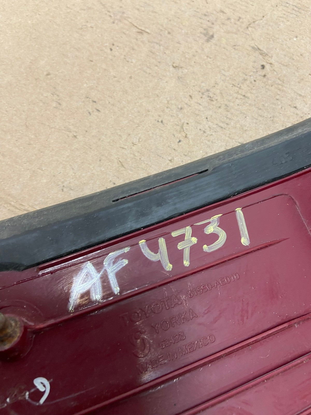 2004-2005 Toyota Sienna Right Passenger Rh Side Tail Light AF4731 LK6