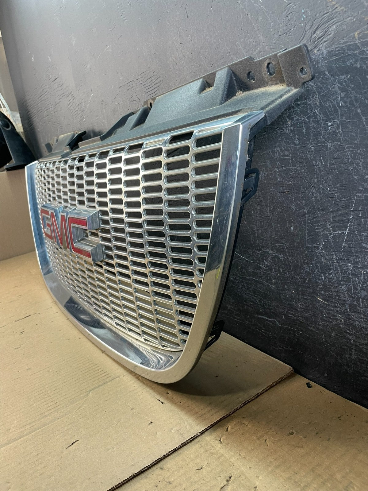 2007 to 2014 GMC Yukon Denali Front Upper Grille Grill AD58551