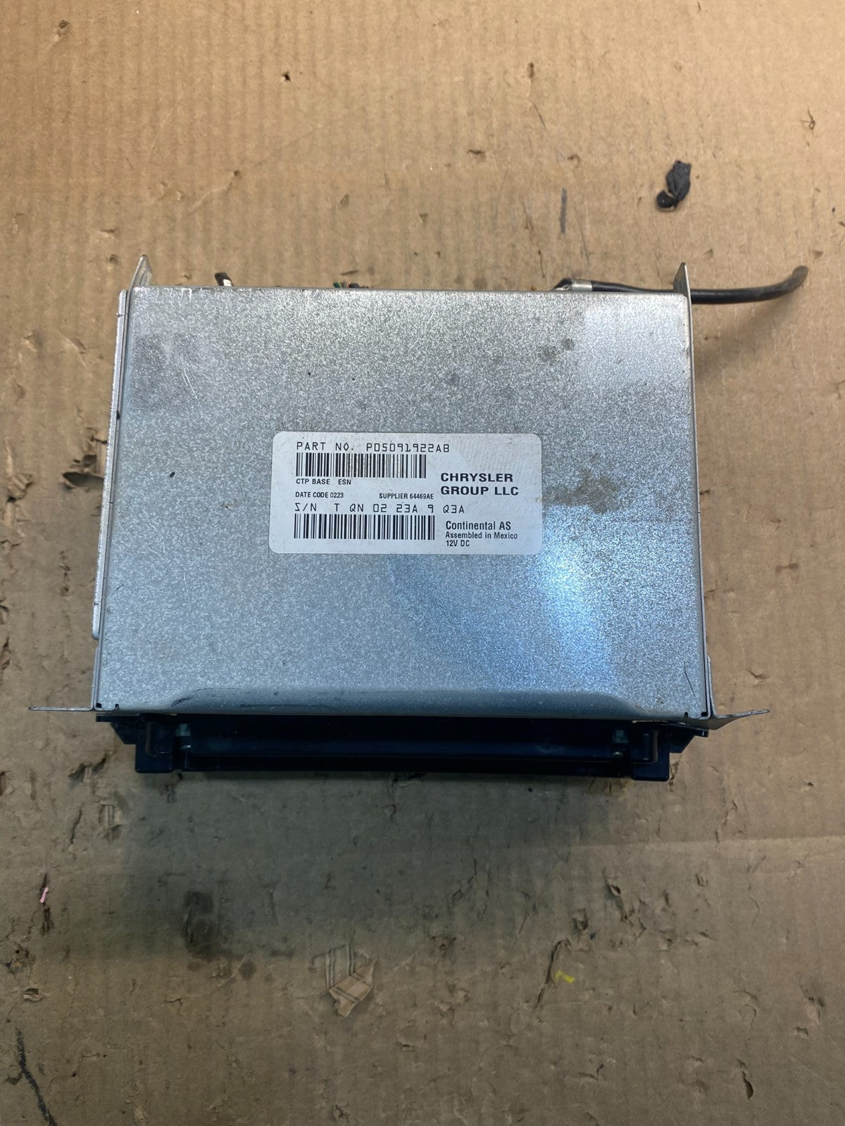 2013 to 2014 Dodge Charger Am Fm Cd Player Radio Receiver Z5393  DG3