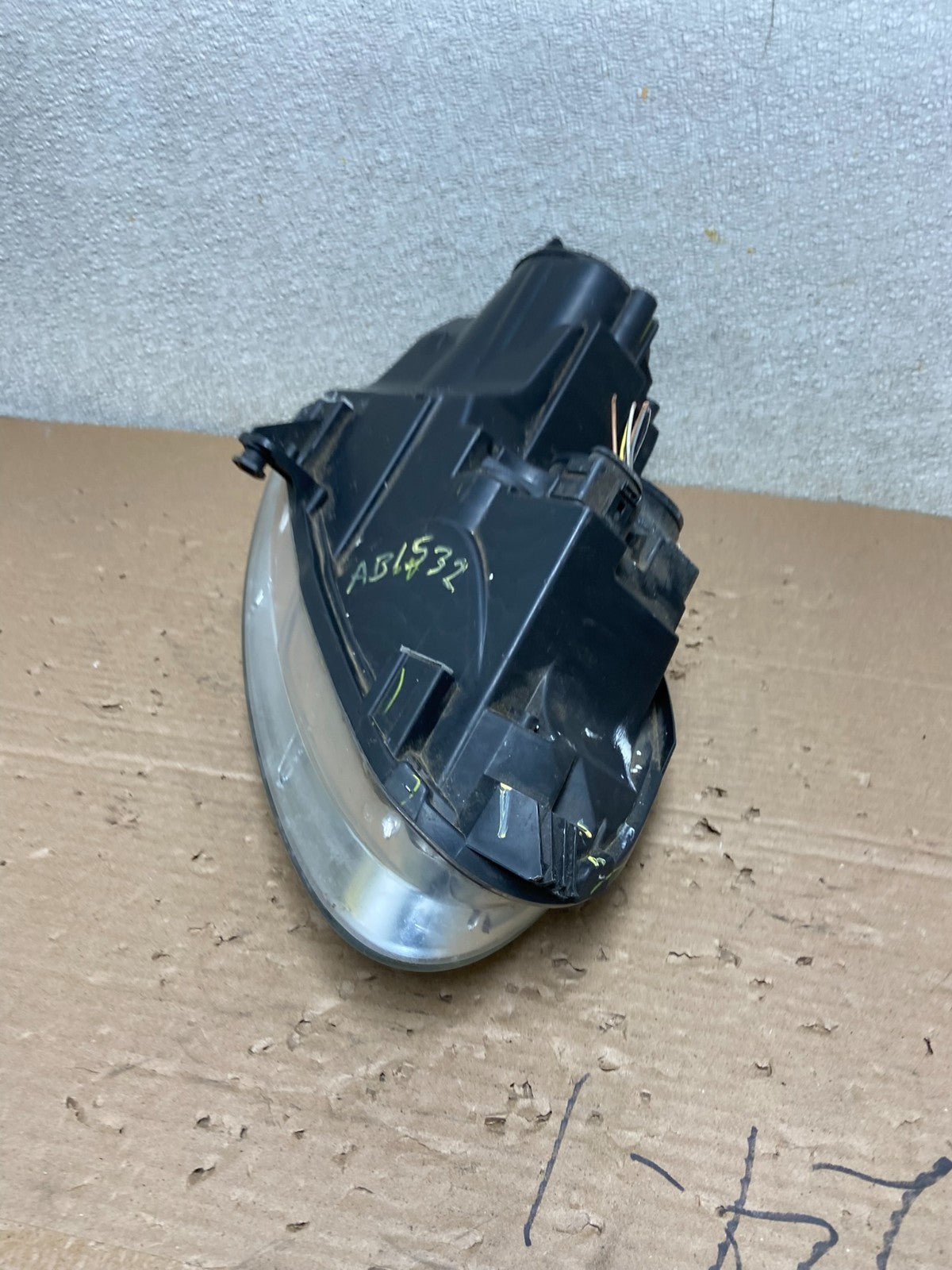 2005 to 2010 Volkswagen Jetta Left Driver LH Side Headlight Halogen AB1532 DW8
